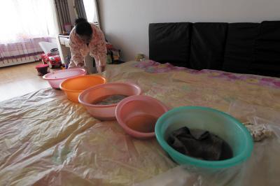 阳朔楼上漏水，住户失联，小区没物管，业主维权难！律师来支招……